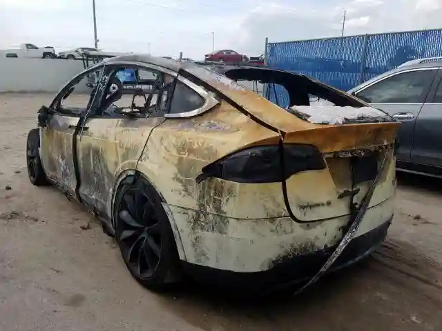 5YJXCBE41JF128750 2018 TESLA MODEL X-2