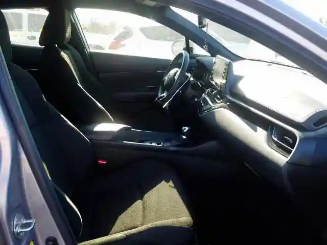 JTNKHMBX0K1039327 2019 TOYOTA C-HR XLE-4
