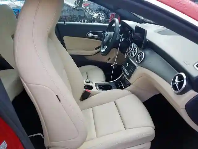 WDDSJ4GB1KN749132 2019 MERCEDES-BENZ CLA 250 4MATIC-4