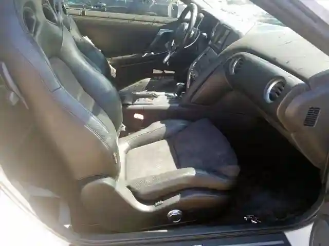 JN1AR5EF5BM240244 2011 NISSAN GT-R BASE-4