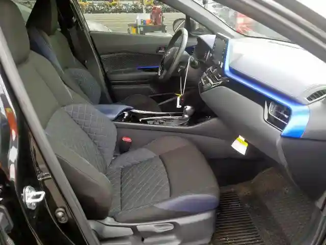 JTNKHMBX6L1067098 2020 TOYOTA C-HR XLE-4