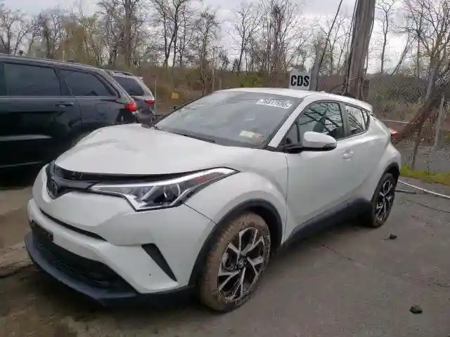 NMTKHMBX2JR050902 2018 TOYOTA C-HR XLE-1