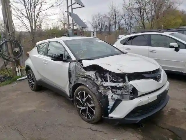 NMTKHMBX2JR050902 2018 TOYOTA C-HR XLE-0