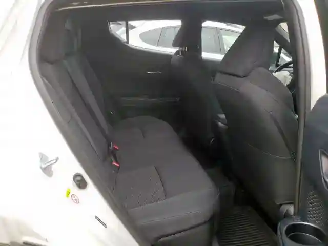 NMTKHMBX2JR050902 2018 TOYOTA C-HR XLE-5