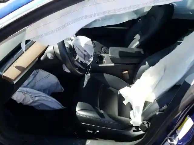 5YJ3E1EA2JF038175 2018 TESLA MODEL 3-4