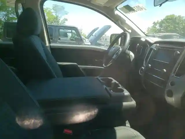 1N6AA1EK1KN518686 2019 NISSAN TITAN S-4