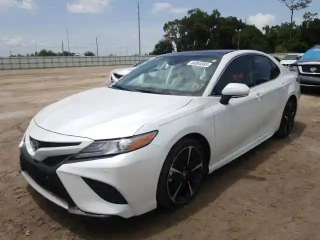 4T1B61HK8KU756802 2019 TOYOTA CAMRY XSE-1