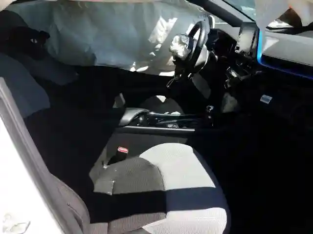 JTNKHMBXXK1012667 2019 TOYOTA C-HR XLE-4