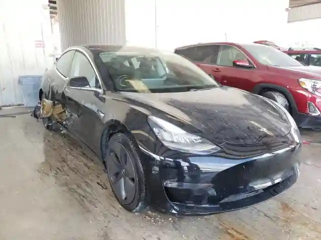 5YJ3E1EA3KF297744 2019 TESLA MODEL 3-0