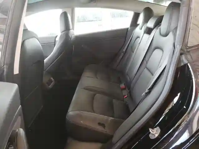 5YJ3E1EA3KF297744 2019 TESLA MODEL 3-5