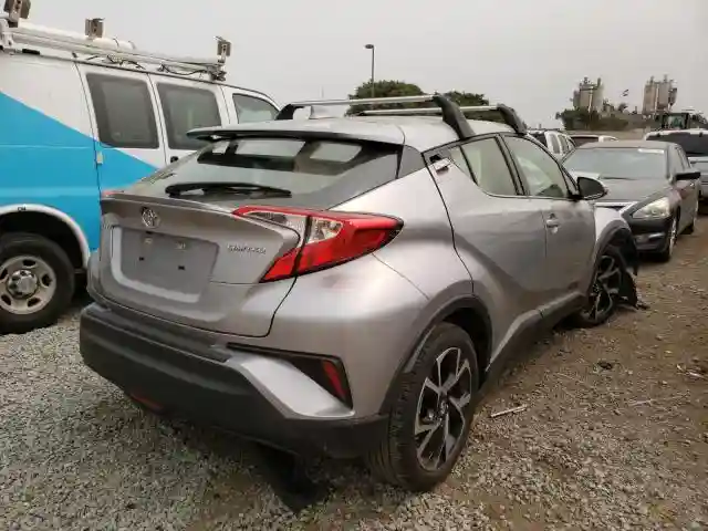 JTNKHMBX4K1047155 2019 TOYOTA C-HR XLE-3