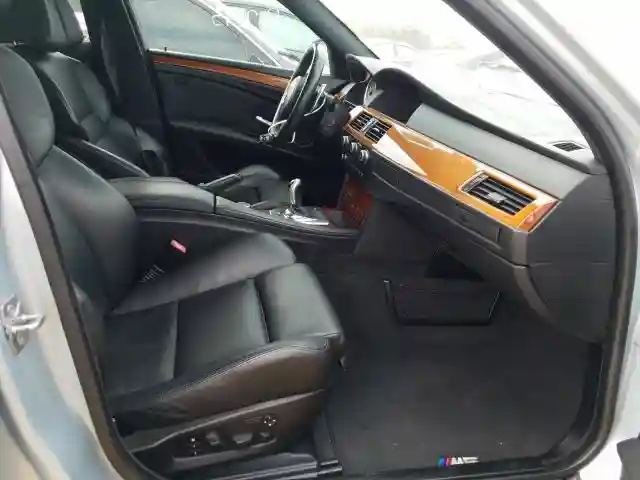 WBSNB9C59AC043398 2010 BMW M5-4