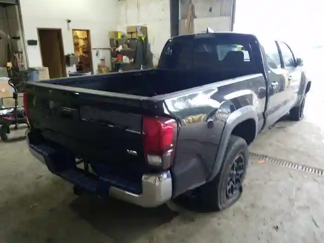 3TMDZ5BN7JM039812 2018 TOYOTA TACOMA DOUBLE CAB-3