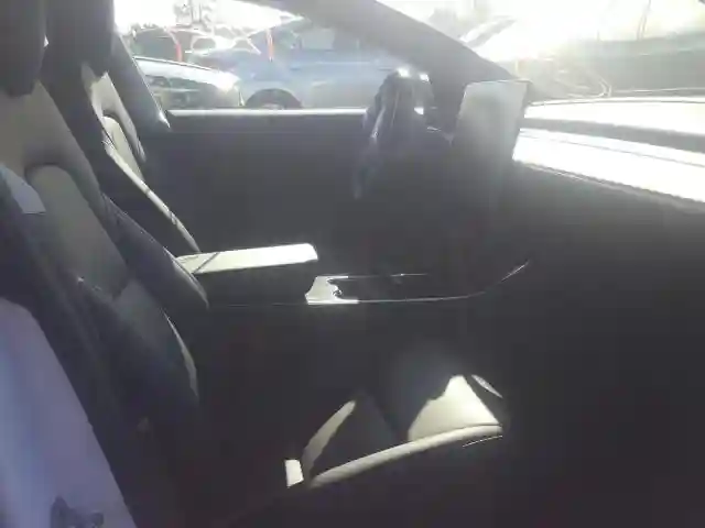 5YJ3E1EB7KF469881 2019 TESLA MODEL 3-4