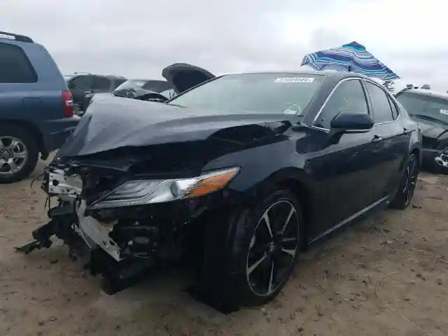 4T1B61HK8JU520259 2018 TOYOTA CAMRY XSE-1