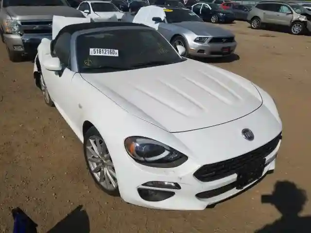 JC1NFAEK7H0105860 2017 FIAT 124 SPIDER CLASSICA-0