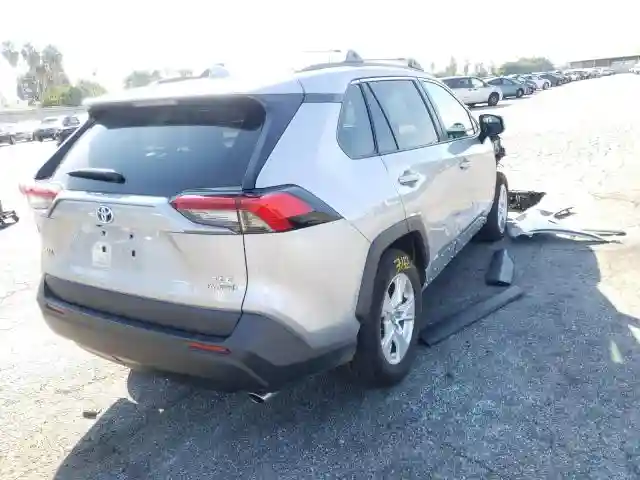 2T3RWRFV9LW080024 2020 TOYOTA RAV4 XLE-3