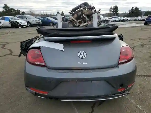3VW5DAATXJM515575 2018 VOLKSWAGEN BEETLE-5