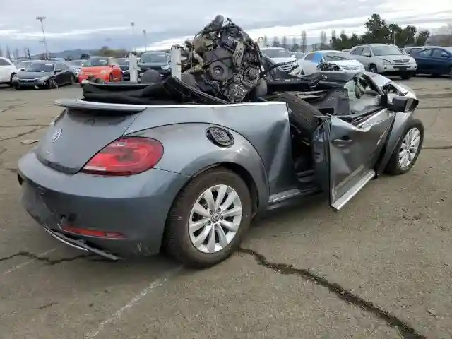 3VW5DAATXJM515575 2018 VOLKSWAGEN BEETLE-2
