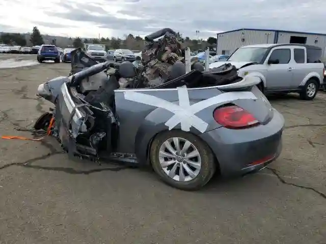 3VW5DAATXJM515575 2018 VOLKSWAGEN BEETLE-1