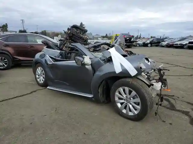 3VW5DAATXJM515575 2018 VOLKSWAGEN BEETLE-3