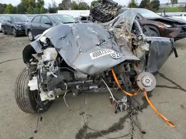 3VW5DAATXJM515575 2018 VOLKSWAGEN BEETLE-4