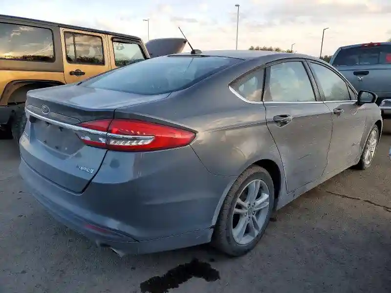3FA6P0UU8JR142185 2018 FORD FUSION-2