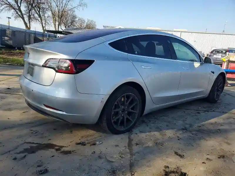 5YJ3E1EA4JF014251 2018 TESLA MODEL 3-2