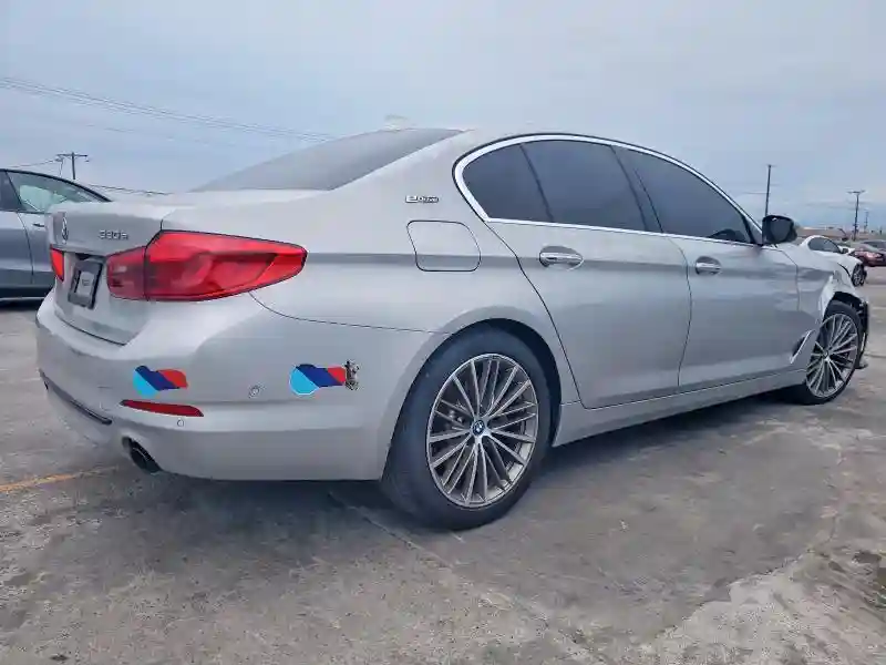 WBAJA9C51JB033458 2018 BMW 5 SERIES-2