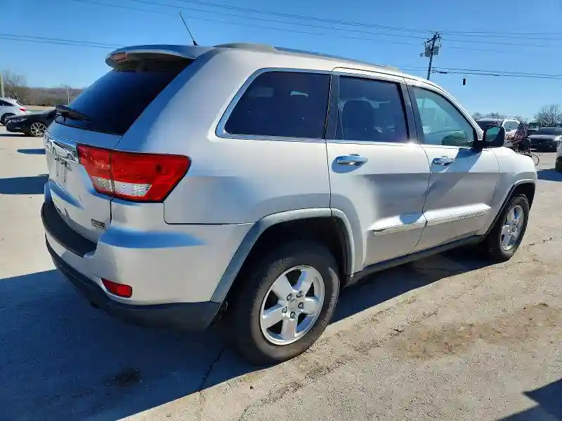 1J4RS4GGXBC564195 2011 JEEP GRAND CHEROKEE-2