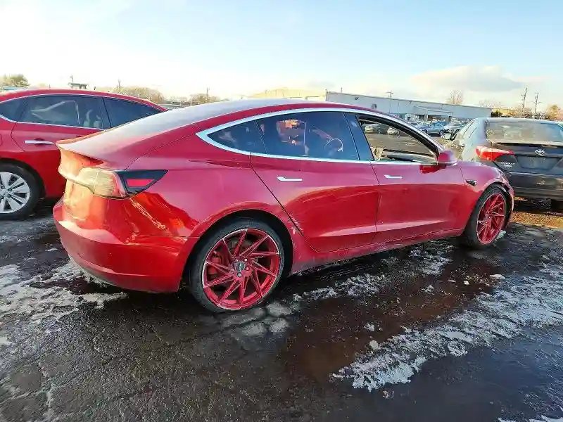 5YJ3E1EA4JF032913 2018 TESLA MODEL 3-2