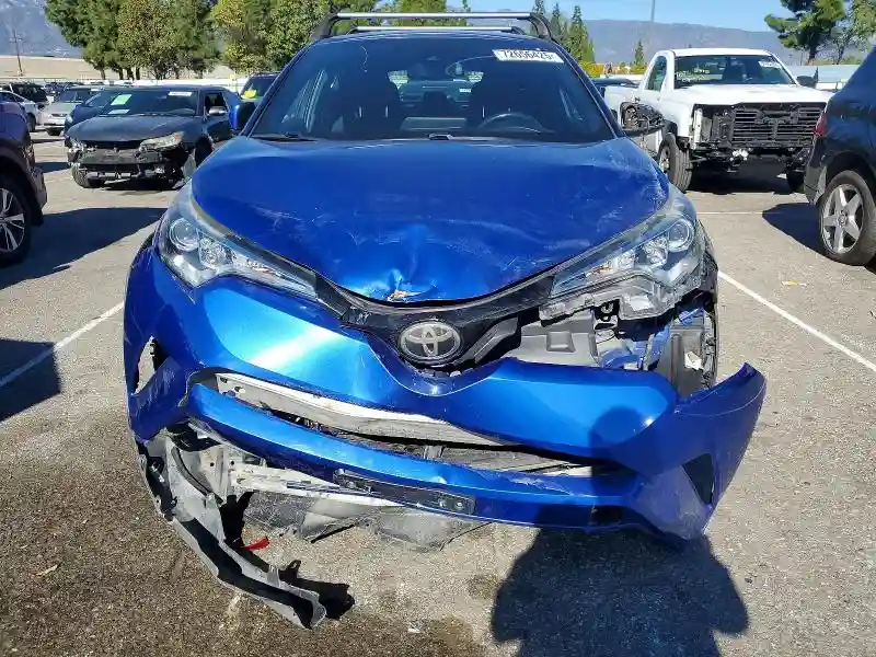 NMTKHMBX6JR038588 2018 TOYOTA C-HR-4