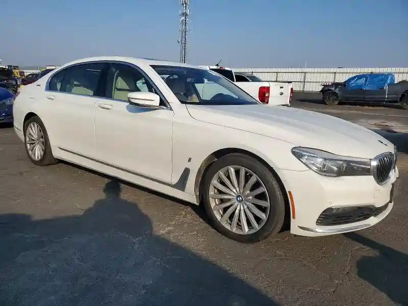 WBA7J2C57JG938324 2018 BMW 7 SERIES-3