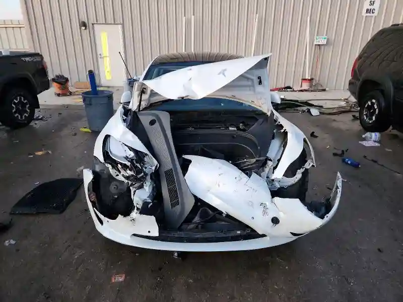 5YJ3E1EB0NF323004 2022 TESLA MODEL 3-4