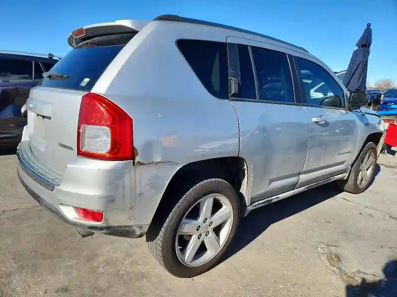 1J4NF5FB1BD135049 2011 JEEP COMPASS-2