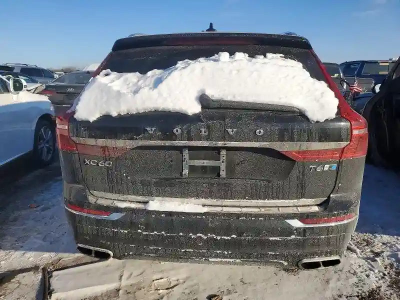 YV4A22RM7J1025826 2018 VOLVO XC60-5