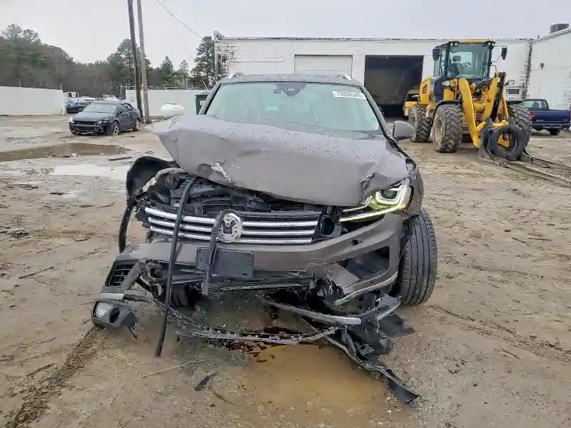 WVGEF7BP2HD006874 2017 VOLKSWAGEN TOUAREG-4