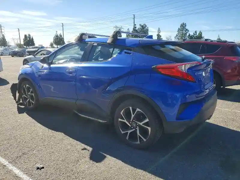 NMTKHMBX6JR038588 2018 TOYOTA C-HR-1