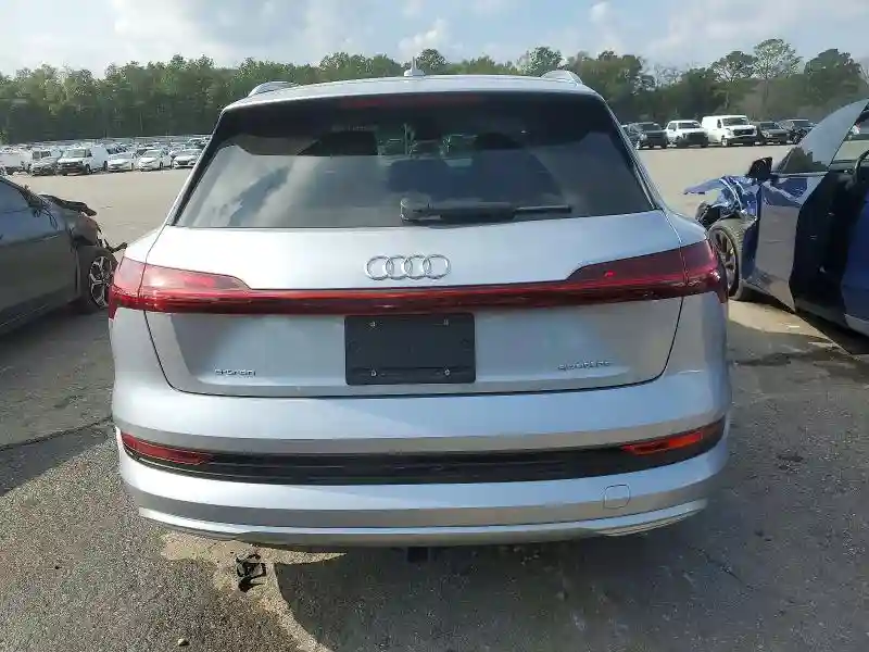 WA1LAAGEXNB040609 2022 AUDI E-TRON-5