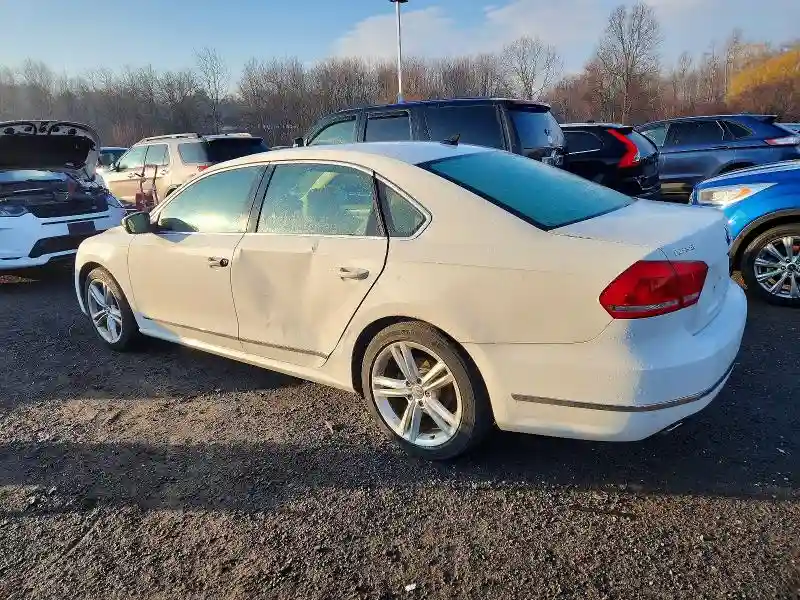 1VWBT7A35FC049474 2015 VOLKSWAGEN PASSAT-1