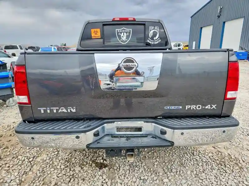 1N6BA0EC2BN322019 2011 NISSAN TITAN-5