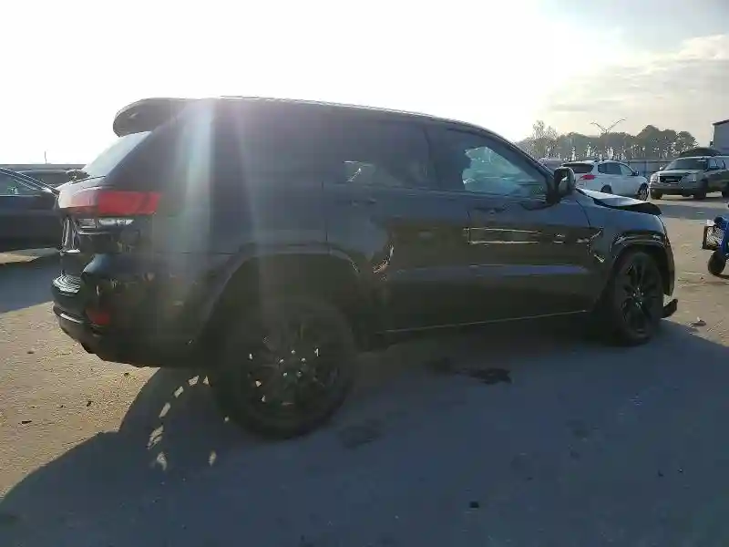 1C4RJFAG7JC123300 2018 JEEP GRAND CHEROKEE-4