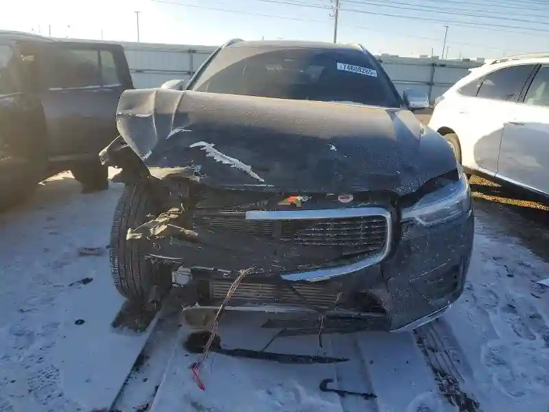 YV4A22RM7J1025826 2018 VOLVO XC60-4