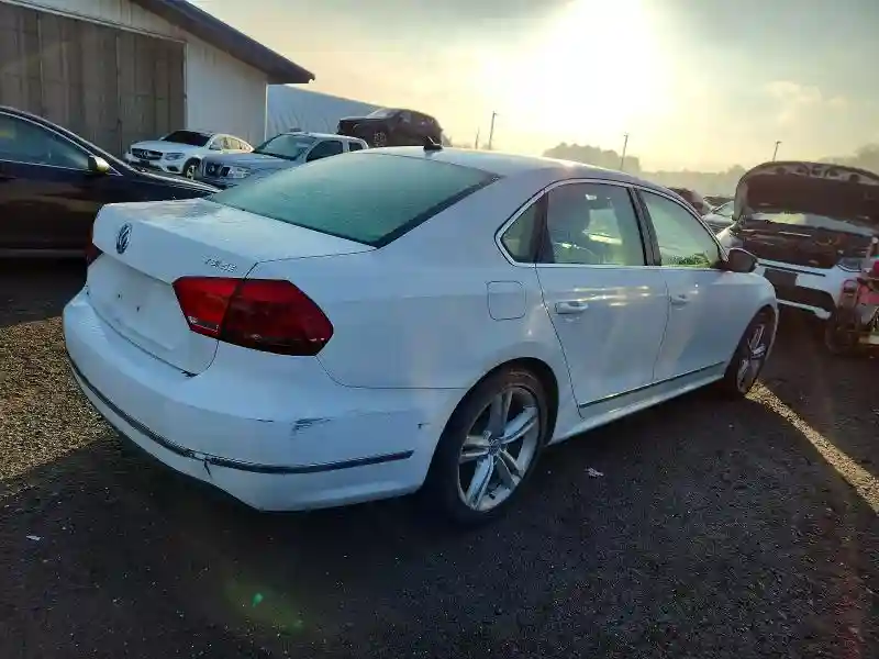 1VWBT7A35FC049474 2015 VOLKSWAGEN PASSAT-2