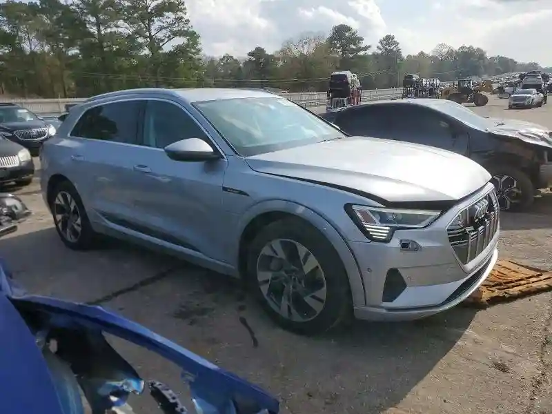WA1LAAGEXNB040609 2022 AUDI E-TRON-3