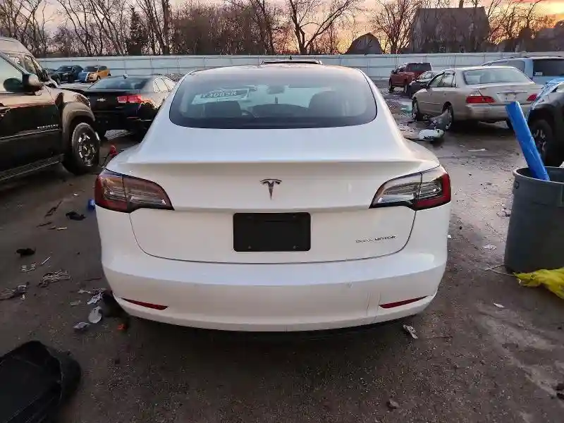 5YJ3E1EB0NF323004 2022 TESLA MODEL 3-5