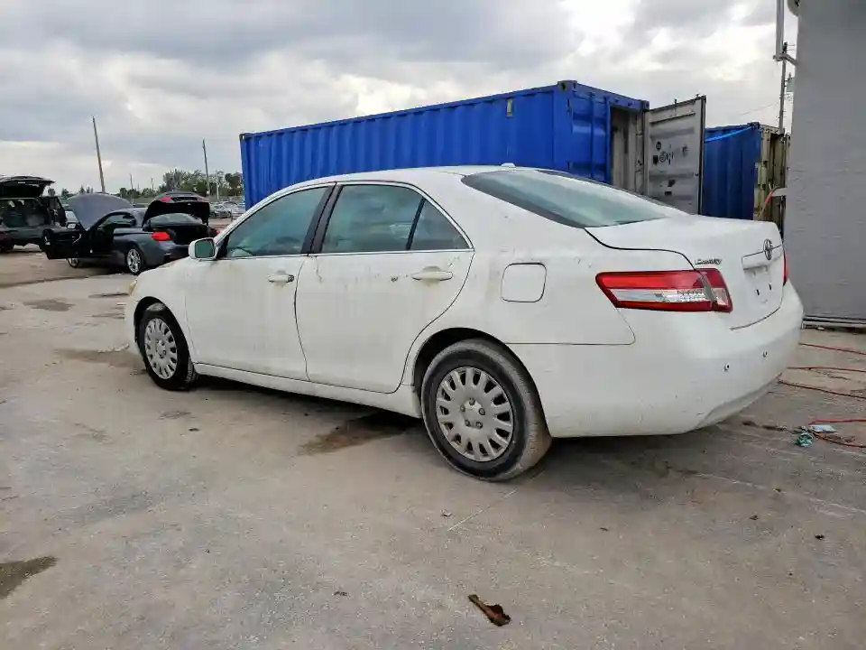 4T1BF3EK3AU552679 2010 TOYOTA CAMRY-1