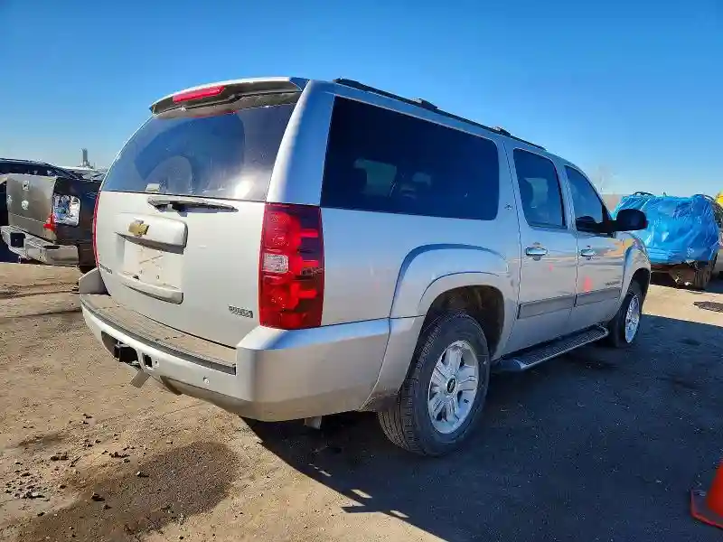 1GNSKJE31BR125493 2011 CHEVROLET SUBURBAN-2