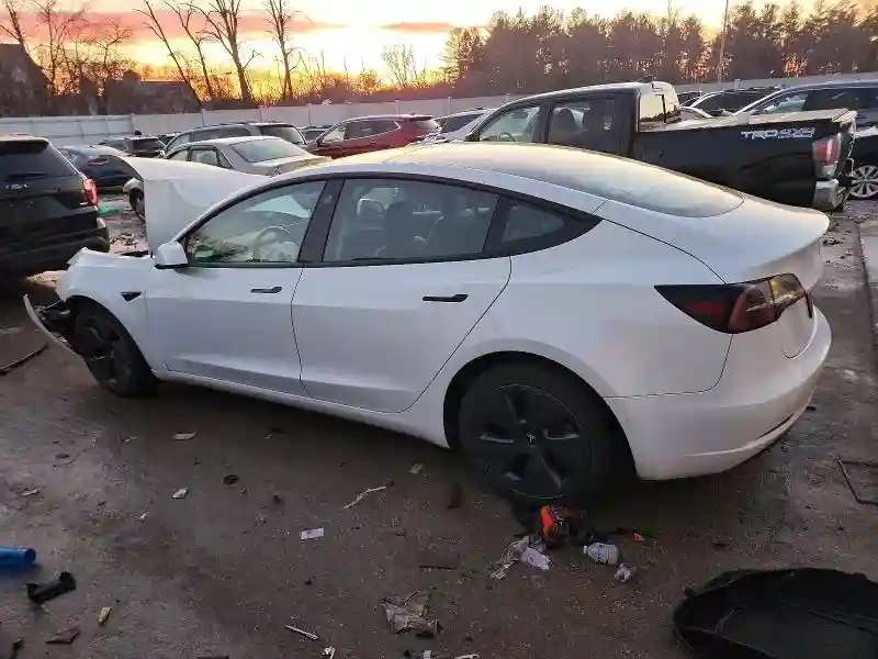 5YJ3E1EB0NF323004 2022 TESLA MODEL 3-1