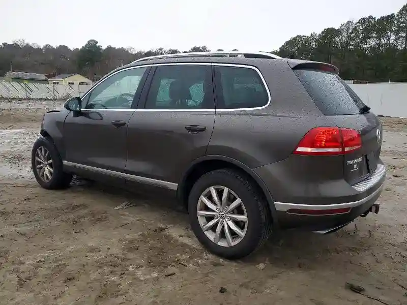 WVGEF7BP2HD006874 2017 VOLKSWAGEN TOUAREG-1